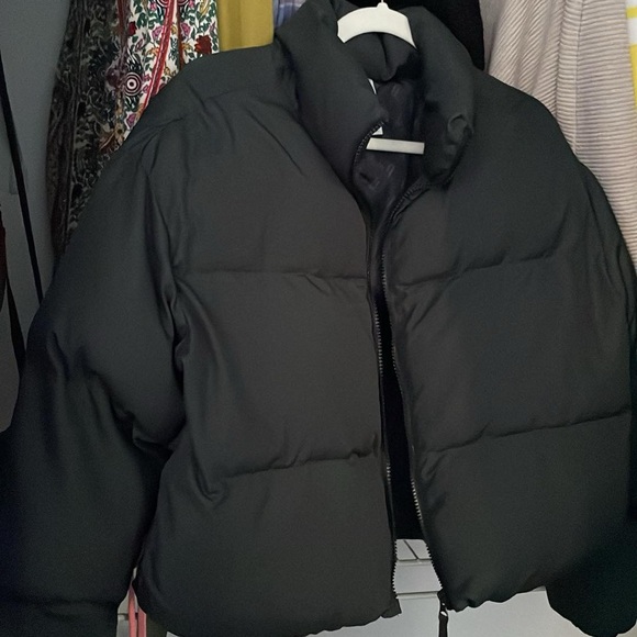 SOLD Cropped Puffer Jacket - Picture 4 of 4